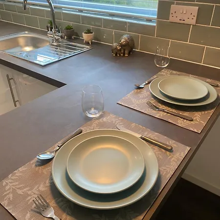 Modern 1 Bed Apartment With Car Parking Bitton Extérieur photo