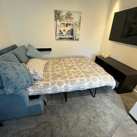 Modern 1 Bed Apartment With Car Parking Bitton Extérieur photo