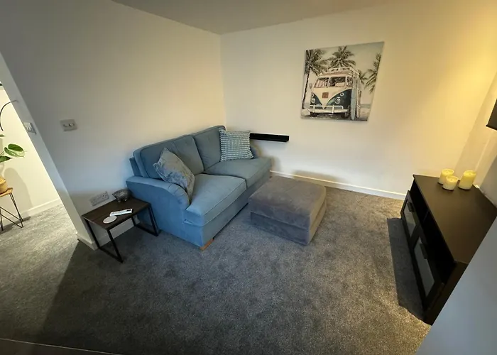 Modern 1 Bed Apartment With Car Parking