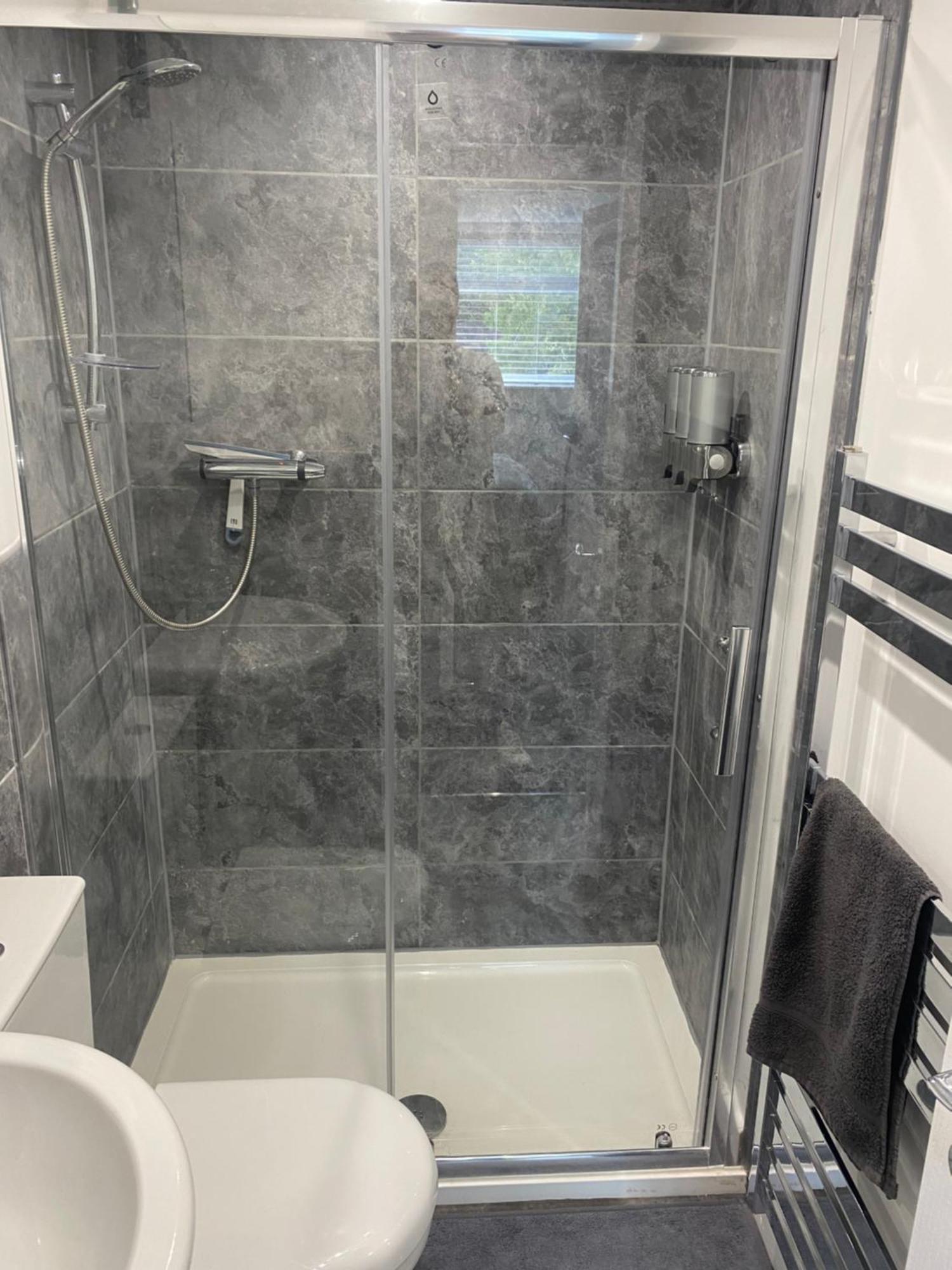 Apartment Modern 1 Bed With Car Parking Bitton