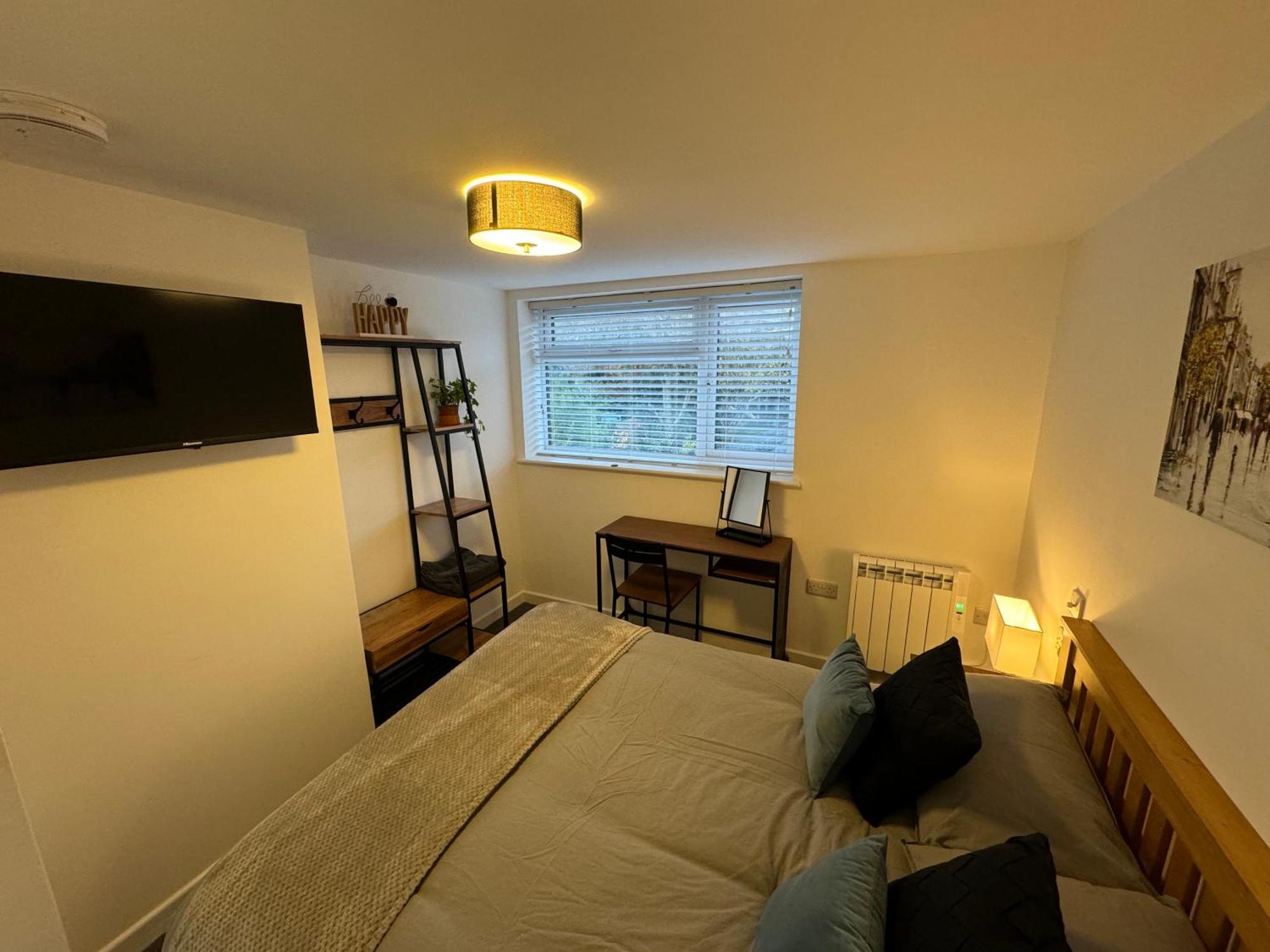 Modern 1 Bed With Car Parking *